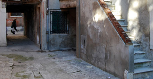 venice courtyard stairs